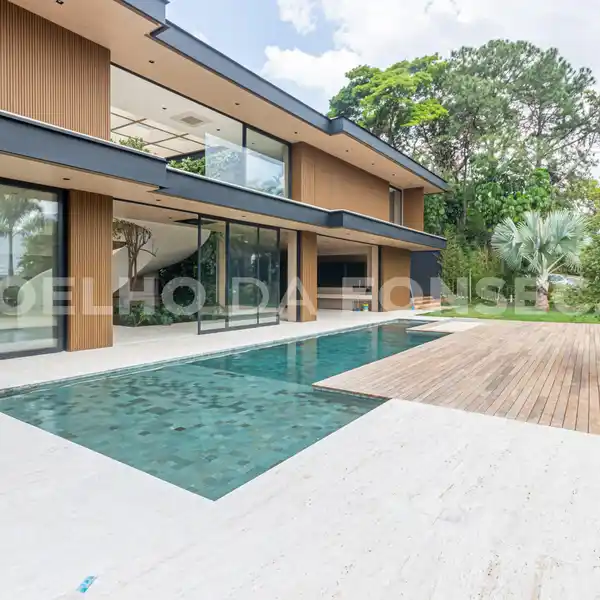 HOUSE IN THE ALPHAVILLE 2 CONDOMINIUM