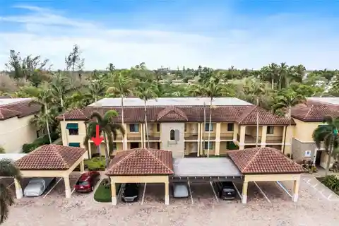 Luxurious Coastal Living at Naples Bay Resort