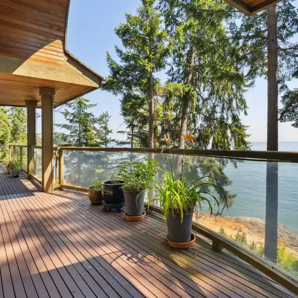 LUXURY WATERFRONT LIVING IN FAIRWEATHER POINT