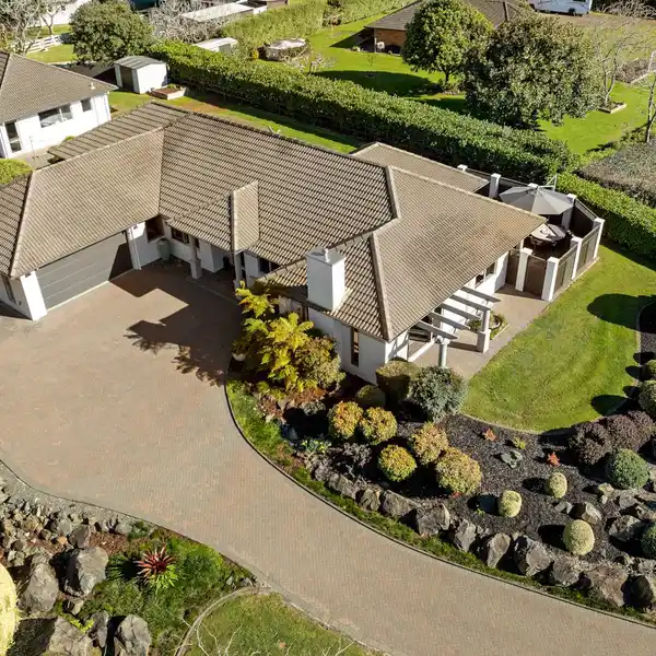 IMMACULATELY PRESENTED BRICK AND TILE RESIDENCE