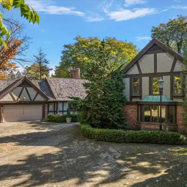 UPDATED ARCHITECTURAL HOME IN GROSSE POINTE