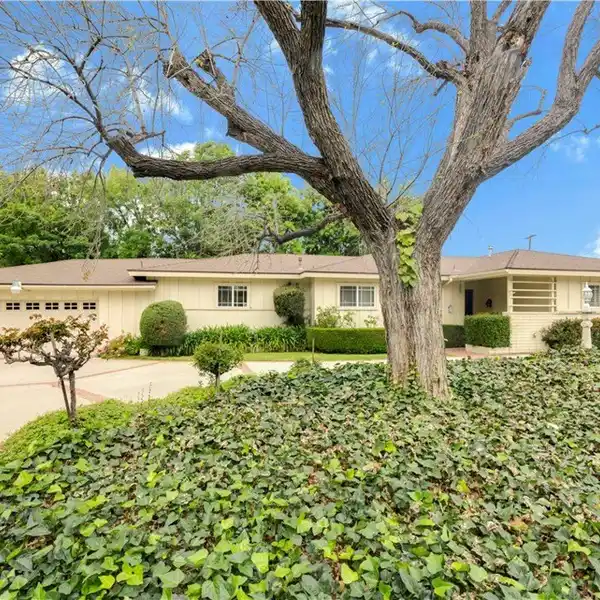 SPACIOUS AND INVITING RANCH-STYLE HOME