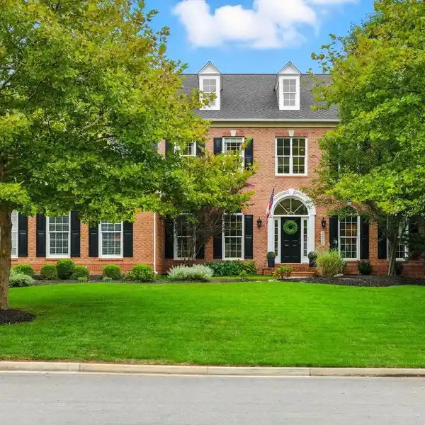 EXECUTIVE HOME IN THE ESTATES OF FOREST RIDGE