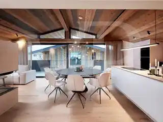 Sunny Holiday Home