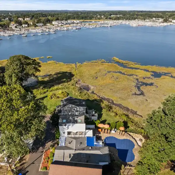 WATERFRONT LUXURY WITH BEACH RIGHTS