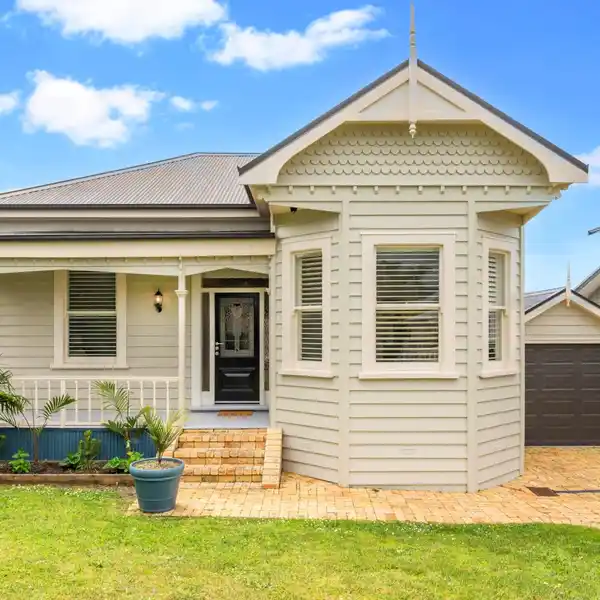 BEAUTIFULLY PRESENTED VILLA WITH TIMELESS CHARM