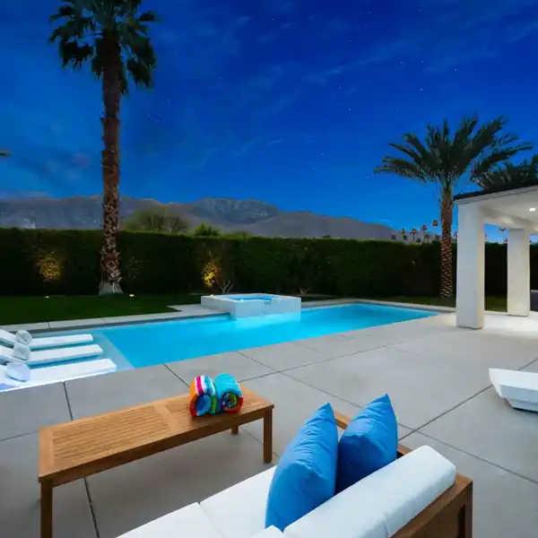 BEAUTIFULLY REIMAGINED PALM SPRINGS ESTATE
