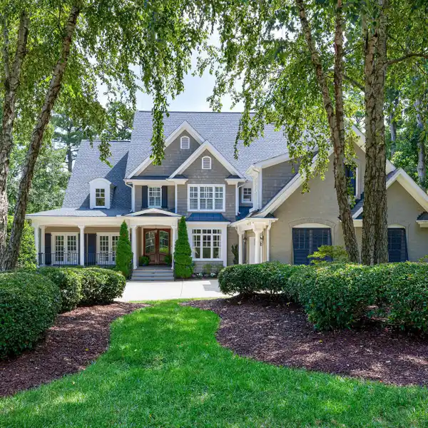 MAGNIFICENT RESIDENCE IN A GOLF COURSE COMMUNITY