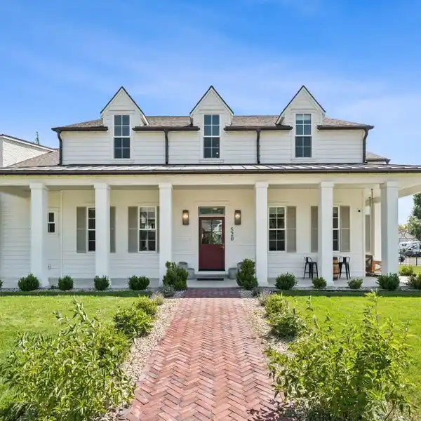 TIMELESS ELEGANCE WITH MODERN COMFORT IN MIDWAY