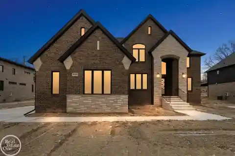 Custom Design a New Home in Shelby Township