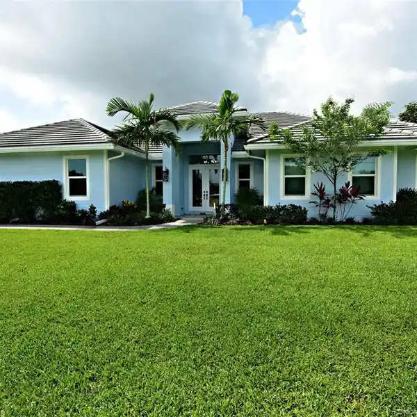 LUXURY MEETS LIVABILITY NEAR THE ST. LUCIE RIVER
