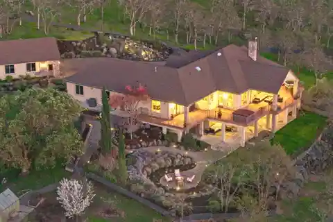 Elegant Close-in 79.67-acre Property