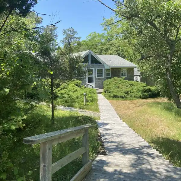 CHARMING THREE BEDROOM COTTAGE FOR RENT