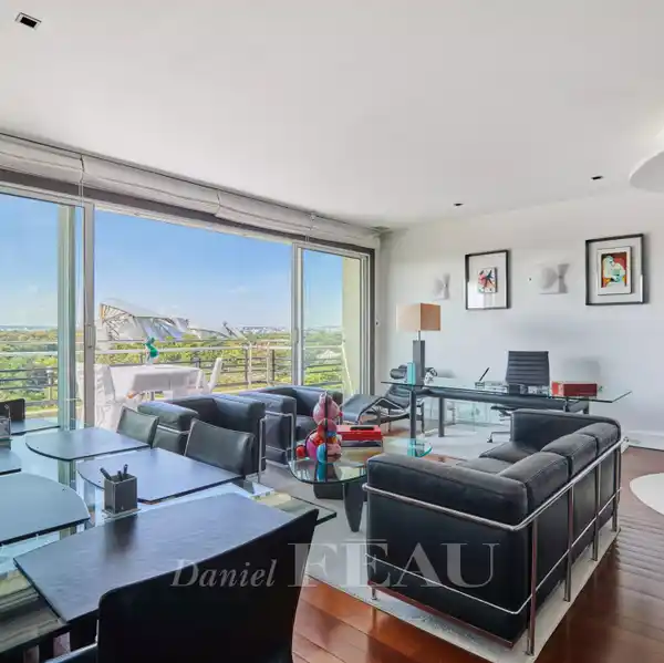 INCREDIBLE RESIDENCE WITH UNBELIEVABLE VISTAS