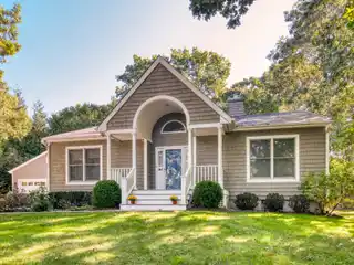 Charming East Hampton Retreat Near Village and Beaches