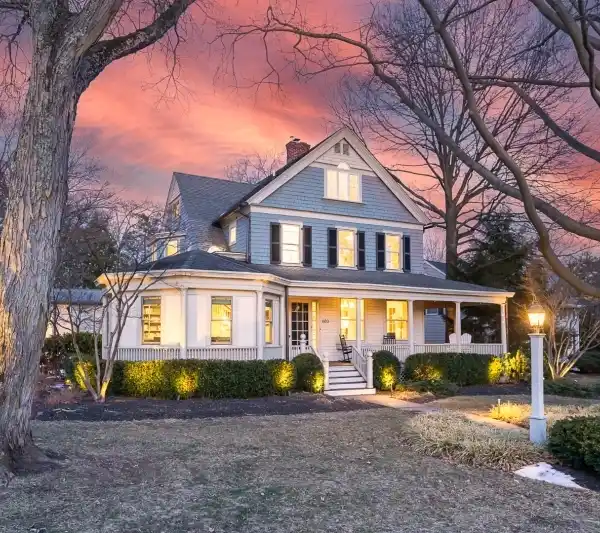 ICONIC HOME BLENDING OLD WORLD ELEGANCE WITH MODERN LUXURY