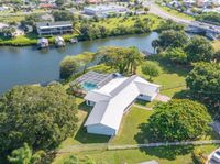 RARE APOLLO BEACH WATERFRONT POOL HOME
