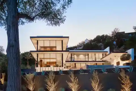 Artfully Crafted Modern Masterpiece on Lake Austin