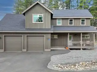 Fully Furnished Mountain Retreat with Spa and Patio