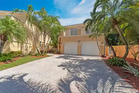 Spacious and Beautiful Home in Goldvue Estates