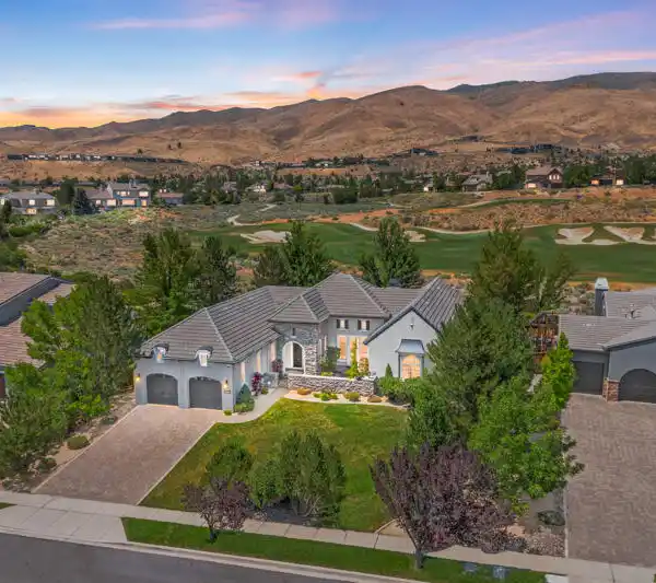 LUXURY AND COMFORT IN THE SOUGHT-AFTER SOMERSETT COMMUNITY