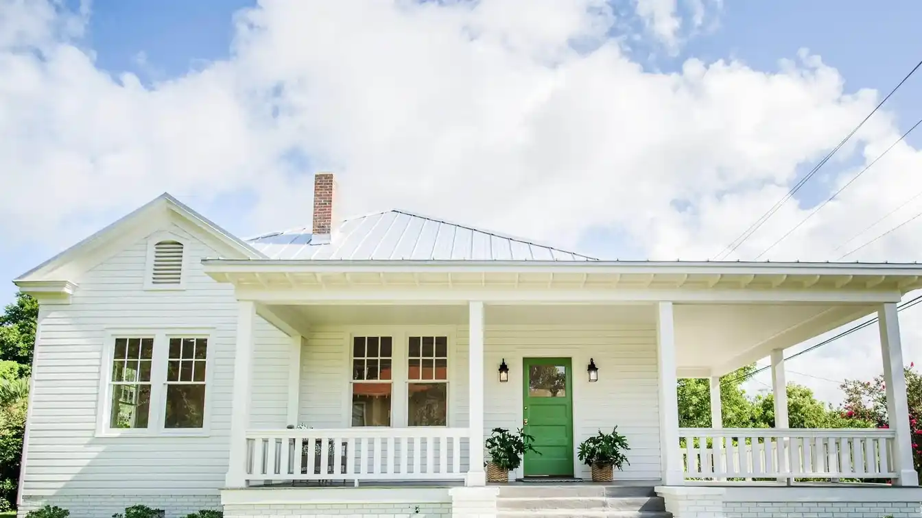 Seamless Fusion of Past and Present in East Hill Renovation