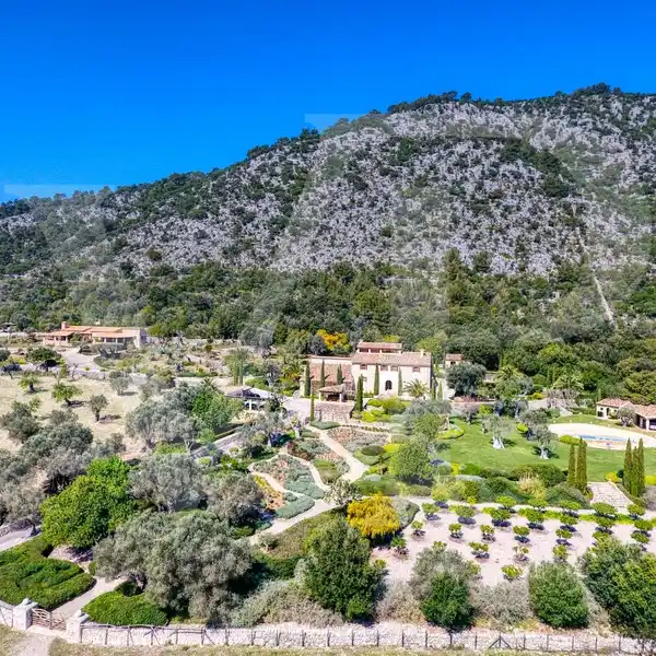 COUNTRY ESTATE IN THE BEAUTIFUL VALLEY OF AIXARTELL