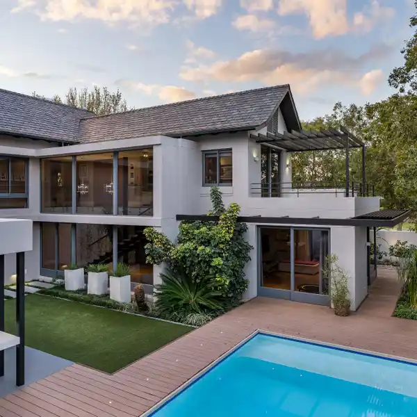 IMPECCABLE HOME IN PEARL VALLEY GOLF AND COUNTRY ESTATE