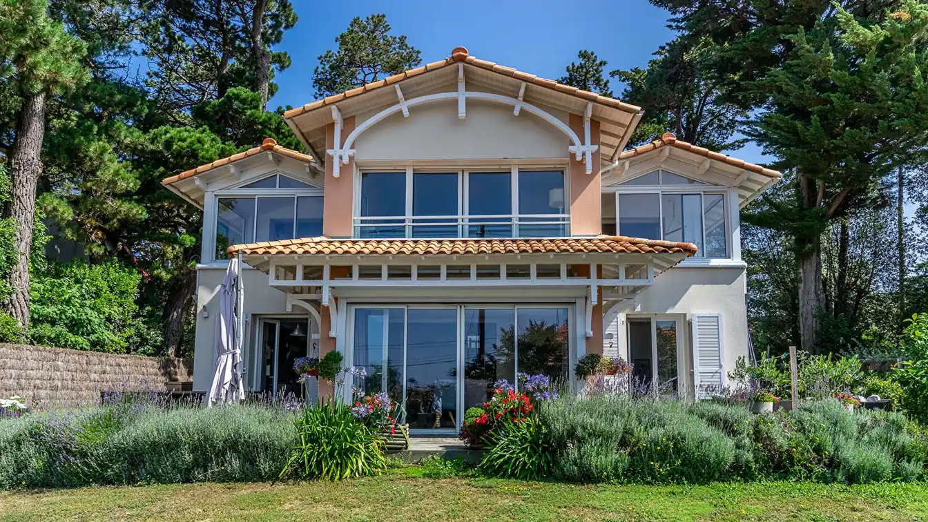 Traditional Pornic Villa with Sea View