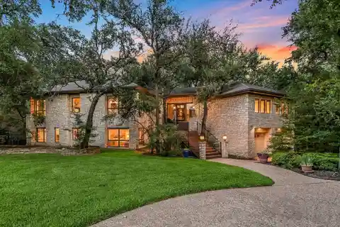 Elegant Living with Cathedral Ceilings and Fireplace
