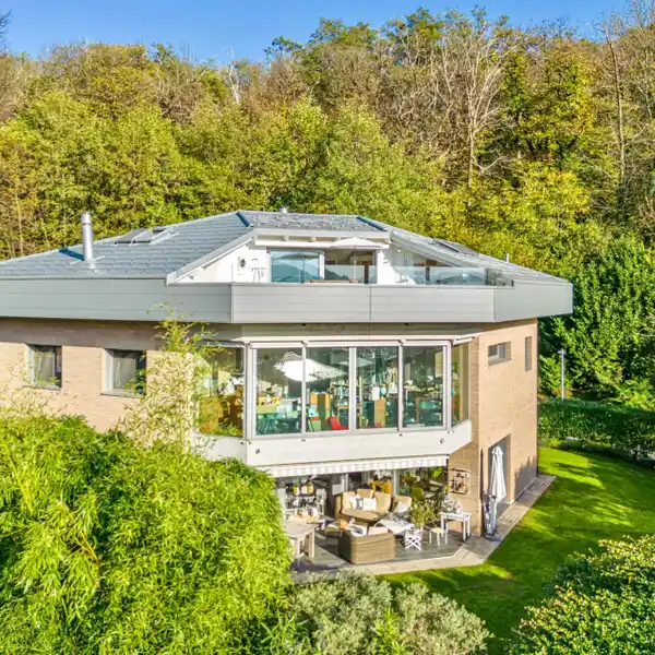 UNIQUE CONTEMPORARY RESIDENCE