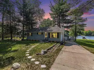 Inviting Clam Lake Ranch Home