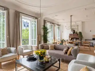 Magnificent Dual-Aspect Apartment