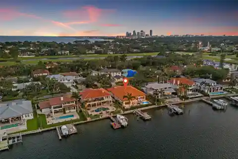 Coastal Elegance on Smacks Bayou