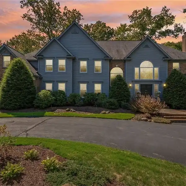 ELEGANT CUSTOM HOME WITH EXPANSIVE LIGHT-FILLED SPACES