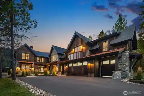 Luxury Mountain Retreat on Paintbrush Lake