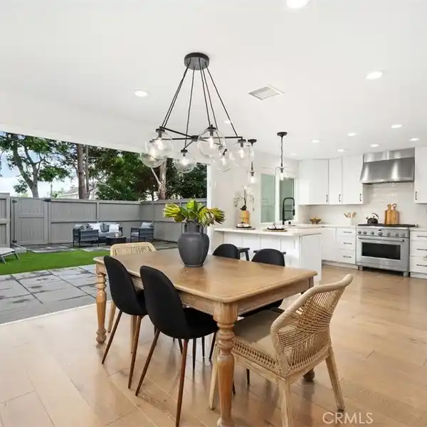 LUXURY RESIDENCE WITH SMART HOME AUTOMATION AND UPGRADES