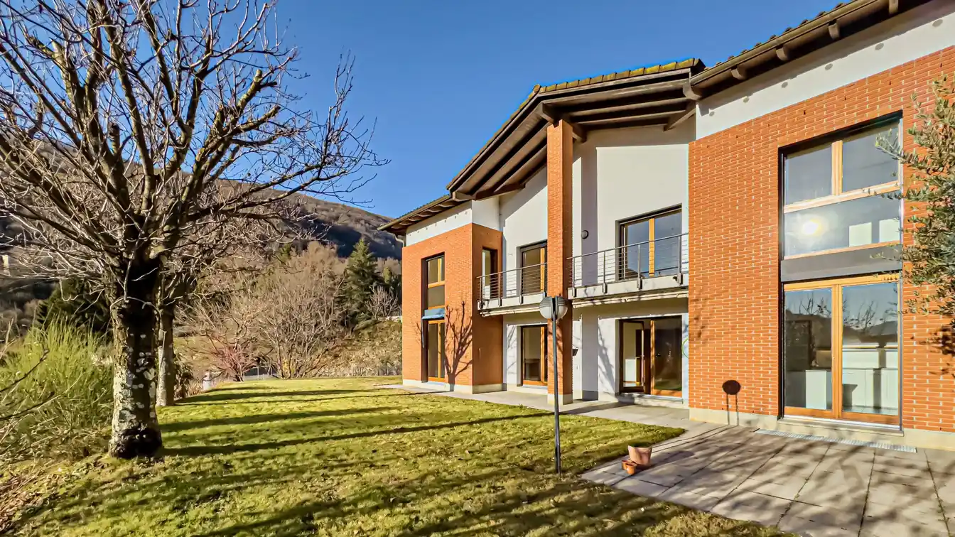 Elegant Villa with Garden in Lugano-bioggio