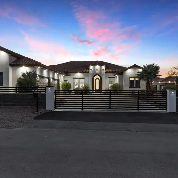 STUNNING SINGLE-STORY CUSTOM LAS VEGAS ESTATE