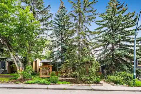 Charming Elboya Home with Garden Oasis