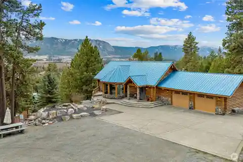 Log Home on Three Private Acres