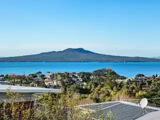 Versatile Luxury Residence in the Heart of Castor Bay