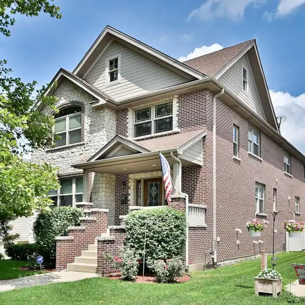 STUNNING NORWOOD PARK CUSTOM BUILT HOME