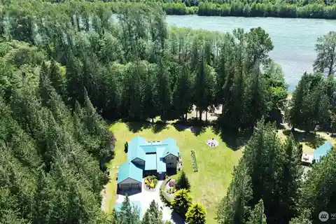 Stunning Skagit River Property