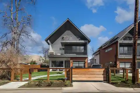 Stunning Contemporary Home in a Dynamic Neighborhood
