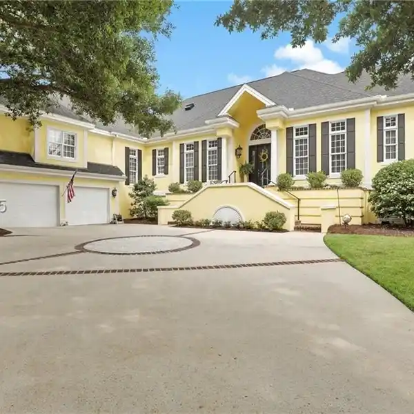 ENJOY TRANQUIL LAGOON VIEWS AND A FRONT-ROW SEAT TO THE 8TH FAIRWAY FROM THIS BEAUTIFUL WEXFORD HOME