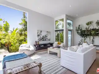 Venice Hideaway for the Next-gen Elite
