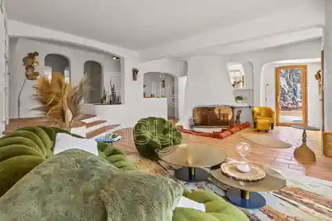 Beautifully Renovated Villa with Modern Elegance