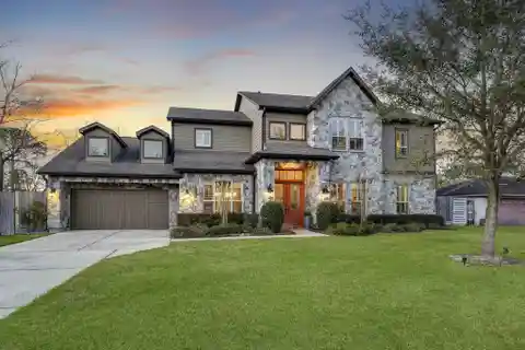 Exquisite Home in Sought-After Spring Branch Oaks