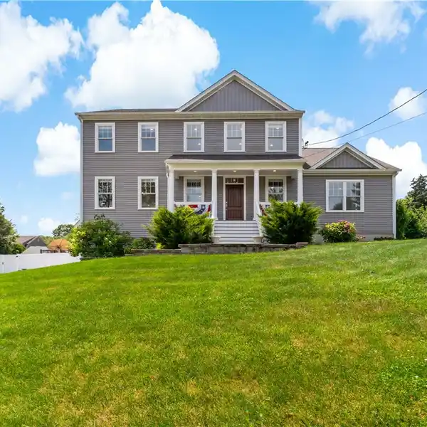 ELEGANT MASON FARM COLONIAL WITH SALTWATER POOL